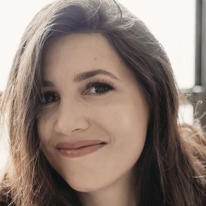 Meet your Posher, Eva